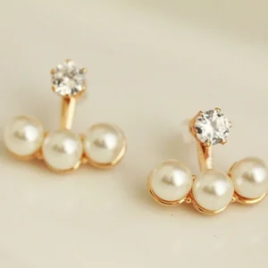 3 PEARLS WEBBED IN A GOLDEN PATCH EARRINGS 3 PEARLS WEBBED IN A GOLDEN PATCH EARRINGS
